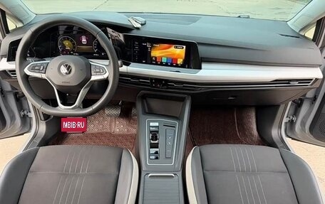 Volkswagen Golf VIII, 2022 год, 1 790 000 рублей, 16 фотография