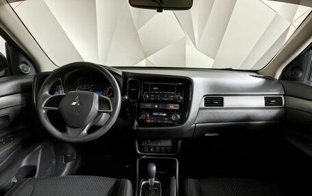 Mitsubishi Outlander III рестайлинг 3, 2018 год, 1 439 000 рублей, 14 фотография
