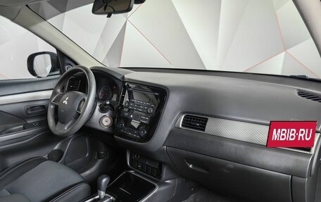 Mitsubishi Outlander III рестайлинг 3, 2018 год, 1 439 000 рублей, 13 фотография