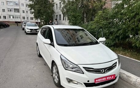 Hyundai Solaris II рестайлинг, 2015 год, 800 000 рублей, 1 фотография