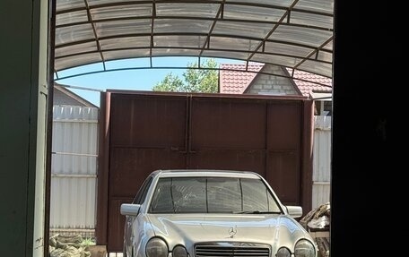 Mercedes-Benz E-Класс, 1997 год, 670 000 рублей, 1 фотография