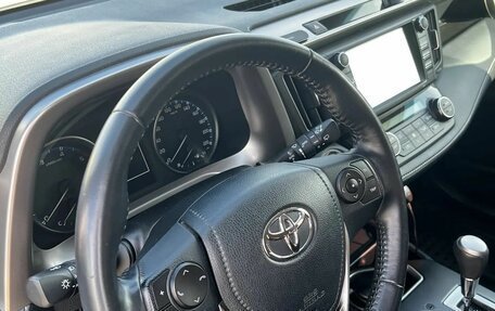 Toyota RAV4, 2018 год, 2 890 000 рублей, 14 фотография