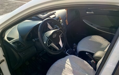 Hyundai Solaris II рестайлинг, 2012 год, 650 000 рублей, 6 фотография