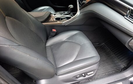 Toyota Camry, 2018 год, 2 550 000 рублей, 17 фотография