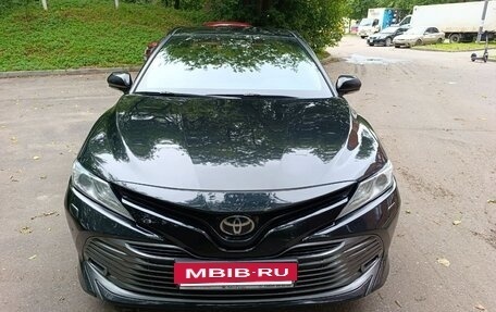 Toyota Camry, 2018 год, 2 550 000 рублей, 4 фотография