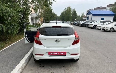 Hyundai Solaris II рестайлинг, 2015 год, 800 000 рублей, 3 фотография
