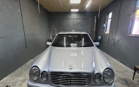 Mercedes-Benz E-Класс, 1997 год, 670 000 рублей, 3 фотография