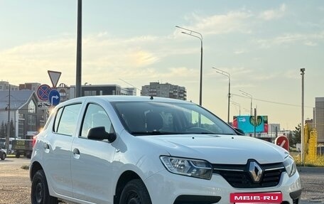 Renault Sandero II рестайлинг, 2019 год, 975 000 рублей, 2 фотография