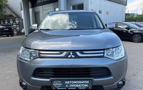 Mitsubishi Outlander III рестайлинг 3, 2013 год, 1 390 000 рублей, 2 фотография