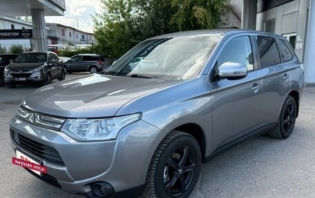 Mitsubishi Outlander III рестайлинг 3, 2013 год, 1 390 000 рублей, 3 фотография