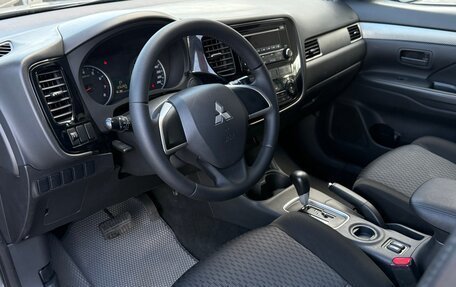 Mitsubishi Outlander III рестайлинг 3, 2013 год, 1 390 000 рублей, 11 фотография