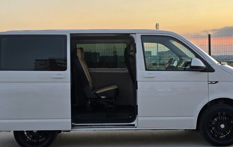 Volkswagen Transporter T6 рестайлинг, 2016 год, 2 600 000 рублей, 11 фотография