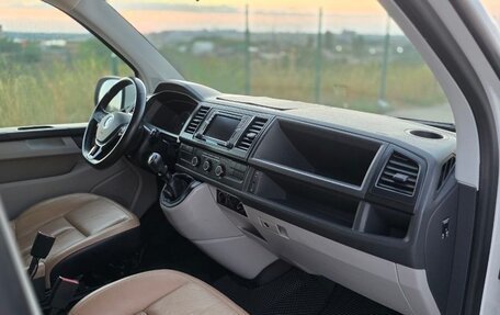 Volkswagen Transporter T6 рестайлинг, 2016 год, 2 600 000 рублей, 13 фотография