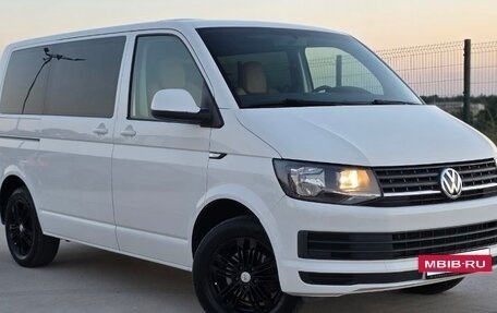 Volkswagen Transporter T6 рестайлинг, 2016 год, 2 600 000 рублей, 2 фотография