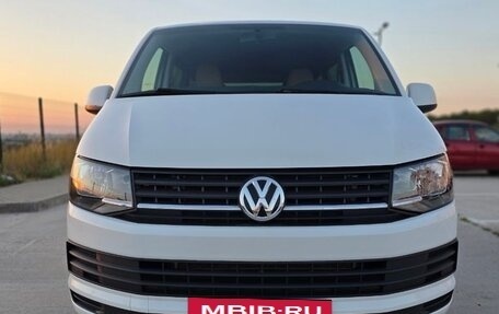 Volkswagen Transporter T6 рестайлинг, 2016 год, 2 600 000 рублей, 5 фотография