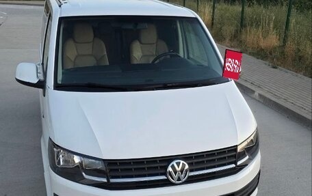 Volkswagen Transporter T6 рестайлинг, 2016 год, 2 600 000 рублей, 3 фотография