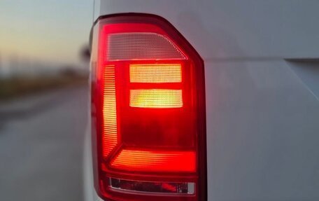 Volkswagen Transporter T6 рестайлинг, 2016 год, 2 600 000 рублей, 30 фотография