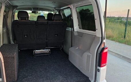 Volkswagen Transporter T6 рестайлинг, 2016 год, 2 600 000 рублей, 28 фотография