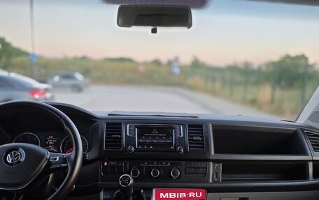 Volkswagen Transporter T6 рестайлинг, 2016 год, 2 600 000 рублей, 17 фотография