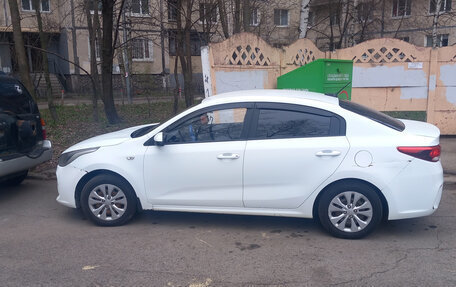 KIA Rio IV, 2018 год, 600 000 рублей, 2 фотография