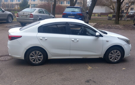 KIA Rio IV, 2018 год, 600 000 рублей, 3 фотография