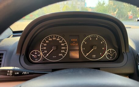 Mercedes-Benz A-Класс, 2011 год, 990 000 рублей, 4 фотография
