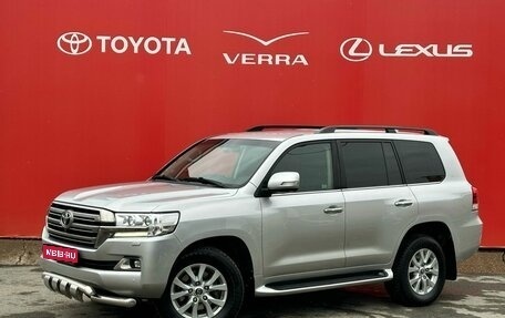 Toyota Land Cruiser 200, 2017 год, 5 990 000 рублей, 1 фотография