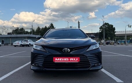 Toyota Camry, 2021 год, 3 350 000 рублей, 2 фотография
