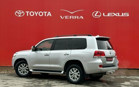 Toyota Land Cruiser 200, 2017 год, 5 990 000 рублей, 3 фотография