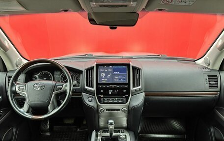 Toyota Land Cruiser 200, 2017 год, 5 990 000 рублей, 13 фотография