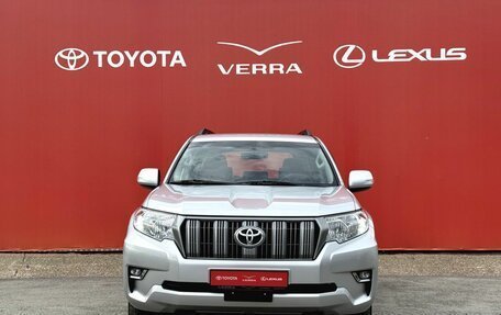 Toyota Land Cruiser Prado 150 рестайлинг 2, 2020 год, 5 460 000 рублей, 5 фотография