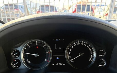Toyota Land Cruiser 200, 2018 год, 5 860 000 рублей, 9 фотография