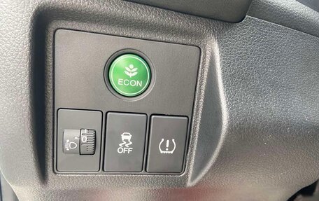 Honda Vezel, 2022 год, 1 649 000 рублей, 15 фотография