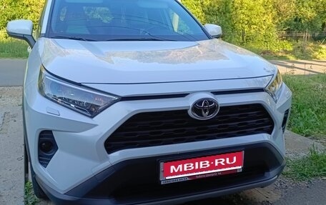 Toyota RAV4, 2020 год, 3 350 000 рублей, 1 фотография