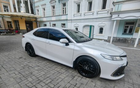 Toyota Camry, 2021 год, 3 100 000 рублей, 4 фотография