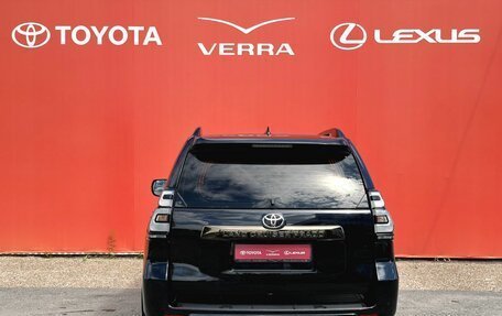 Toyota Land Cruiser Prado 150 рестайлинг 2, 2021 год, 6 420 000 рублей, 4 фотография