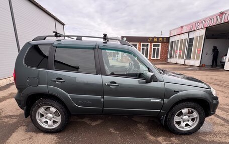 Chevrolet Niva I рестайлинг, 2011 год, 650 000 рублей, 4 фотография