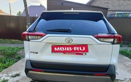Toyota RAV4, 2020 год, 3 350 000 рублей, 6 фотография