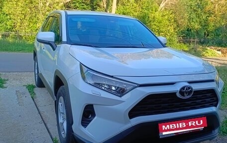Toyota RAV4, 2020 год, 3 350 000 рублей, 2 фотография