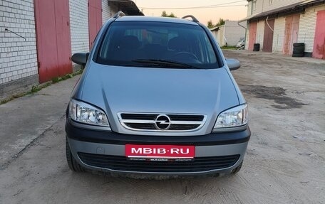 Opel Zafira A рестайлинг, 2004 год, 430 000 рублей, 1 фотография