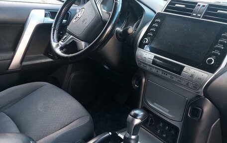 Toyota Land Cruiser Prado 150 рестайлинг 2, 2020 год, 6 000 000 рублей, 6 фотография