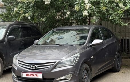 Hyundai Solaris II рестайлинг, 2015 год, 900 000 рублей, 1 фотография