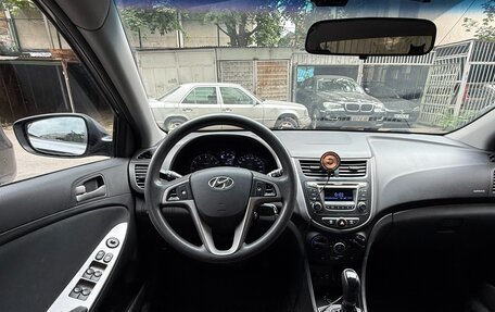 Hyundai Solaris II рестайлинг, 2015 год, 900 000 рублей, 5 фотография