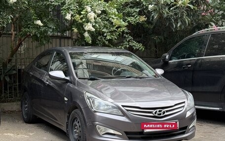 Hyundai Solaris II рестайлинг, 2015 год, 900 000 рублей, 2 фотография