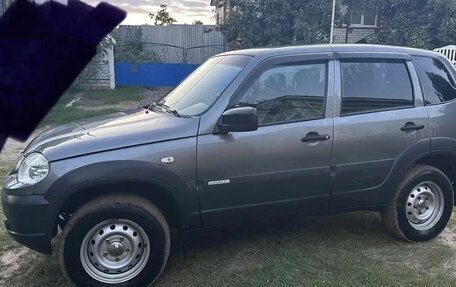 Chevrolet Niva I рестайлинг, 2017 год, 650 000 рублей, 3 фотография