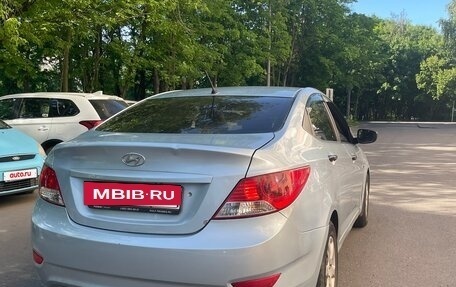 Hyundai Solaris II рестайлинг, 2011 год, 400 000 рублей, 3 фотография
