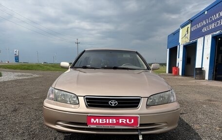 Toyota Camry, 2001 год, 550 000 рублей, 1 фотография
