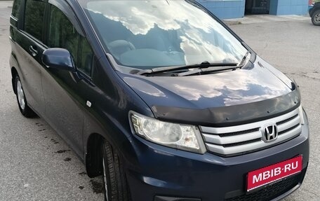 Honda Freed I, 2011 год, 850 000 рублей, 1 фотография