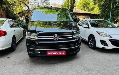 Volkswagen Multivan T6 рестайлинг, 2018 год, 4 500 000 рублей, 1 фотография