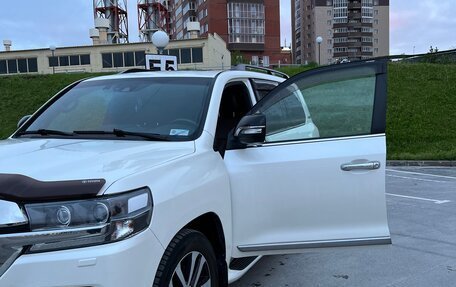 Toyota Land Cruiser 200, 2018 год, 7 400 000 рублей, 4 фотография